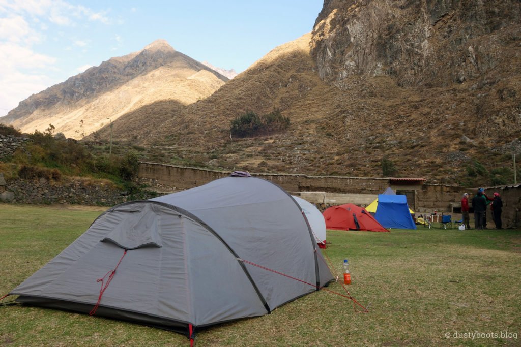 Tag 7: Zelten auf dem Sportplatz in Huayllapa